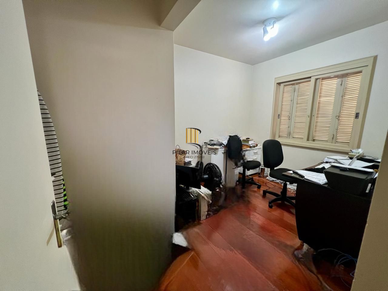 Apartamento 3 dormitorios, 1 suite, 2 vagas de garagem mais dependência de empregada no bairro tristeza.