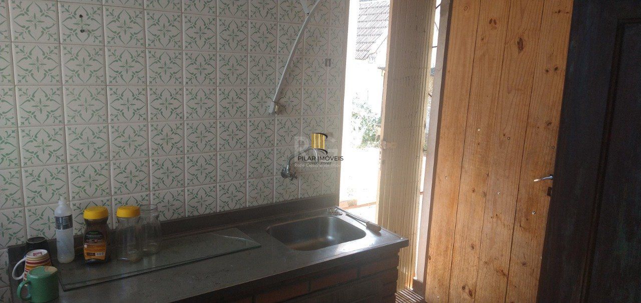 Casa de 4 dormitórios na Av. Teresópolis bairro Teresópolis