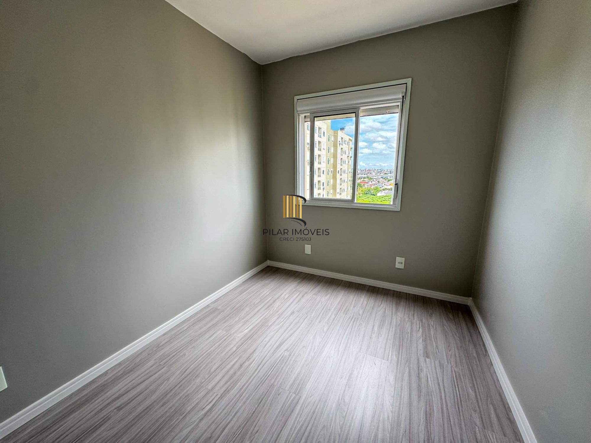 Apartamento com 02 quartos e 01 vaga escriturada no Bairro Humaitá