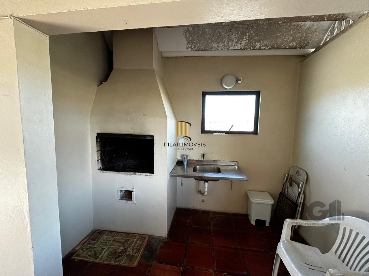 APARTAMENTO JK COM 1 QUARTO E GARAGEM COBERTA NO BAIRRO CAMAQUA PRÓXIMO À OTTO NIEMEYER