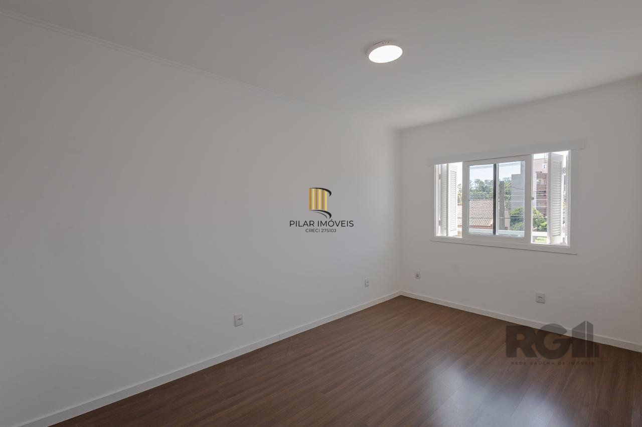 Casa de 3 dormitórios, suíte no bairro Teresópolis com 4 vagas de garagem