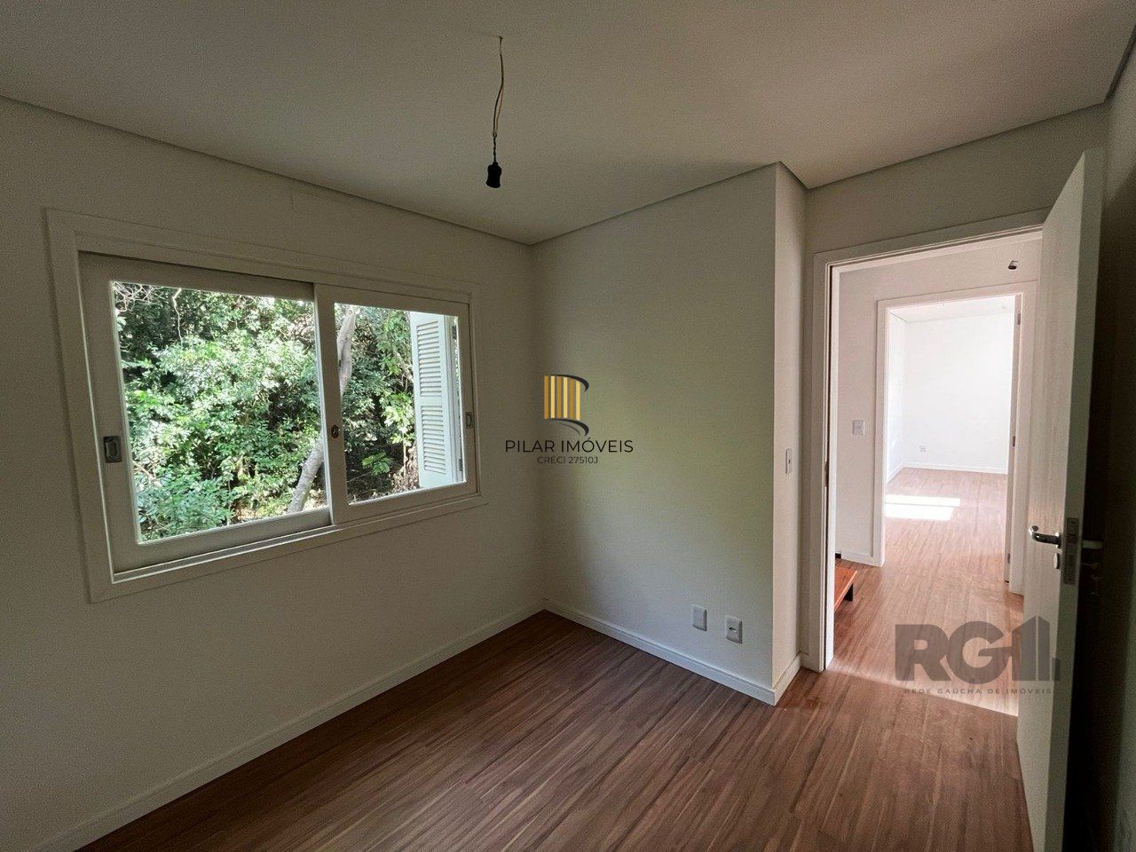 casa 3 dormitórios  1 suíte, 2 vagas, condomínio com piscina 240,22m² privativos no Bairro Vila Nova Porto Alegre/RS