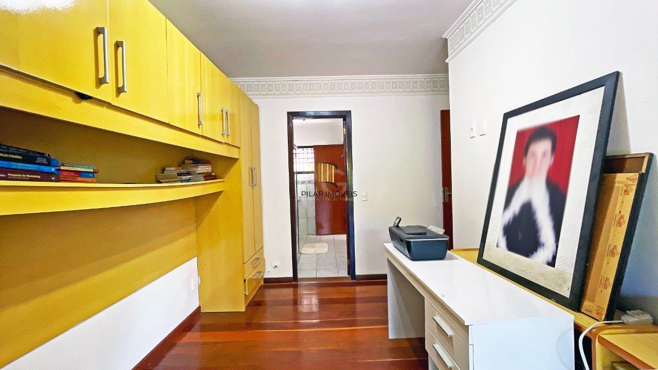 Casa 4 Suítes e 6 vagas de garagem no bairro Jardim Itu