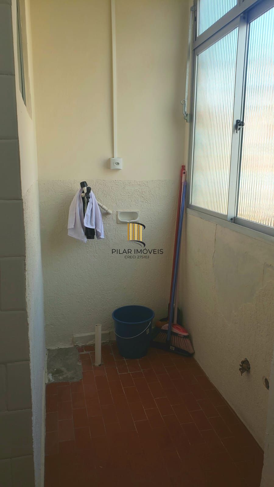 Apartamento de 2 dormitórios  quarto andar no bairro jardim Itu Sabará