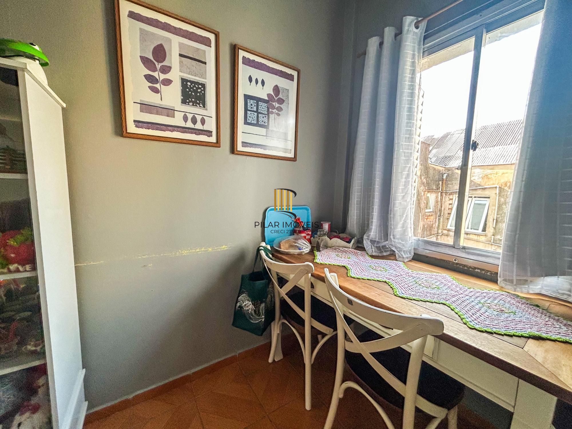 Apartamento 28m² privativos, iluminação natural, 01 dormitório, sala e cozinha integrados, banheiro social - CENTRO  -ANDAR ALTO