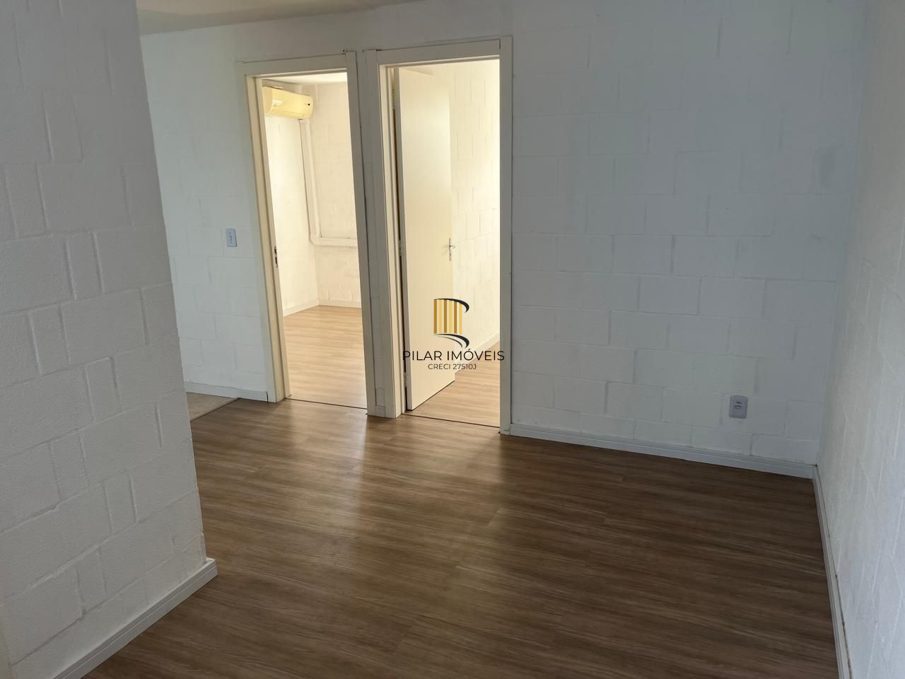 Apartamento com 02 quartos e 01 vaga no Bairro Rubem Berta