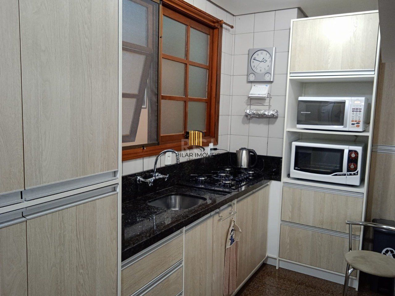 Apartamento com 128.25m², 3 dormitórios, sendo 2 suites, 1 vaga, Petrópolis,