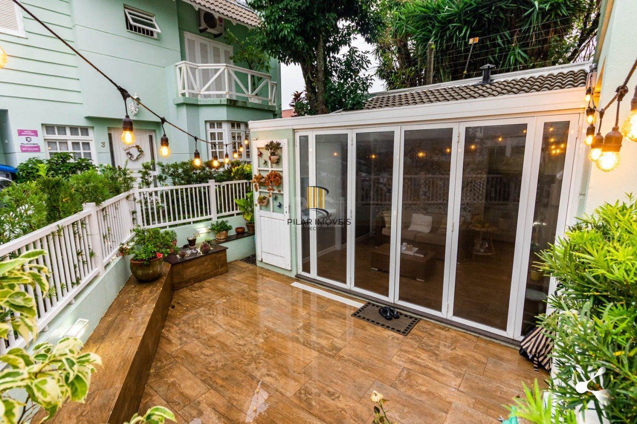 CASA 4 DORMITÓRIOS COM GARDEM NO GUARUJA - PORTO ALEGRE - RS - Pilar Imóveis