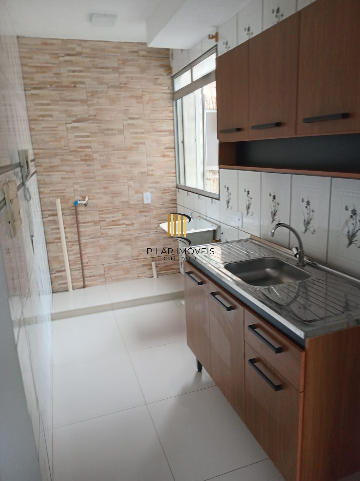 Apartamento com 02 Quartos e 01 Vaga no Bairro Mário Quintana em Porto Alegre