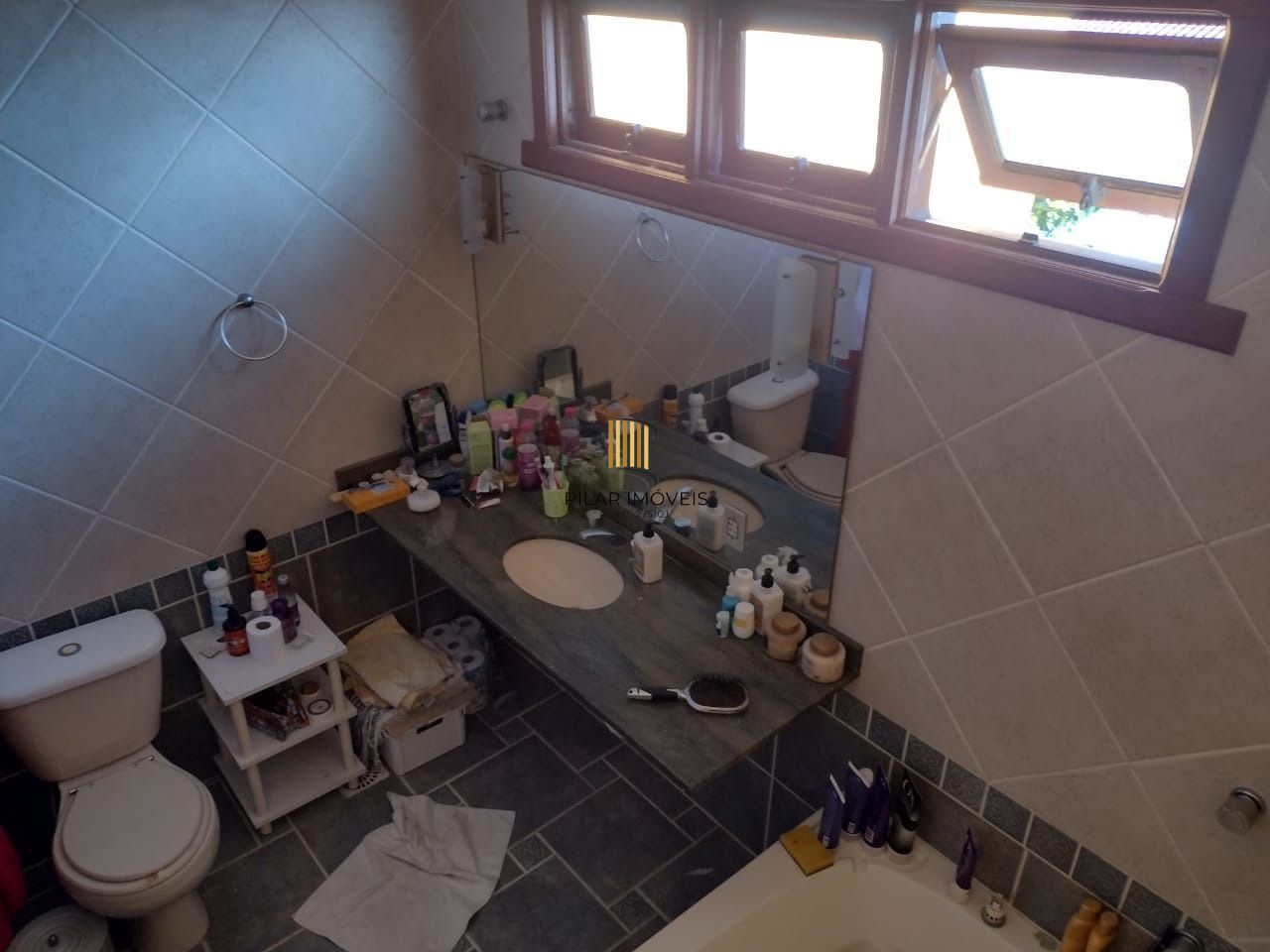 Casa para Venda - 693.6m², 5 dormitórios, sendo 3 suites, 4 vagas - Hípica