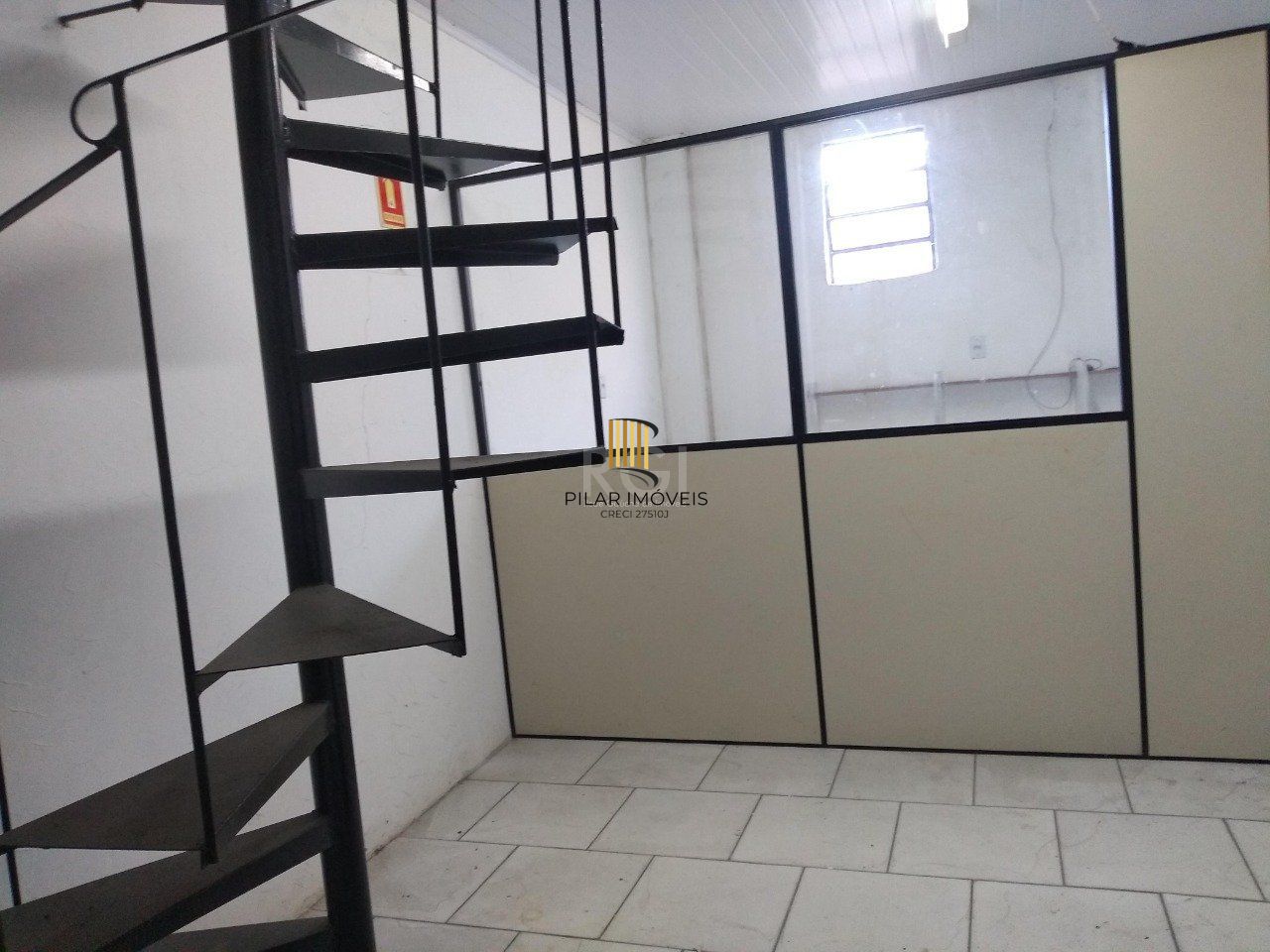 Casa para Venda - 274m², 3 dormitórios, sendo 1 suites, 3 vagas - Guarujá, Porto Alegre