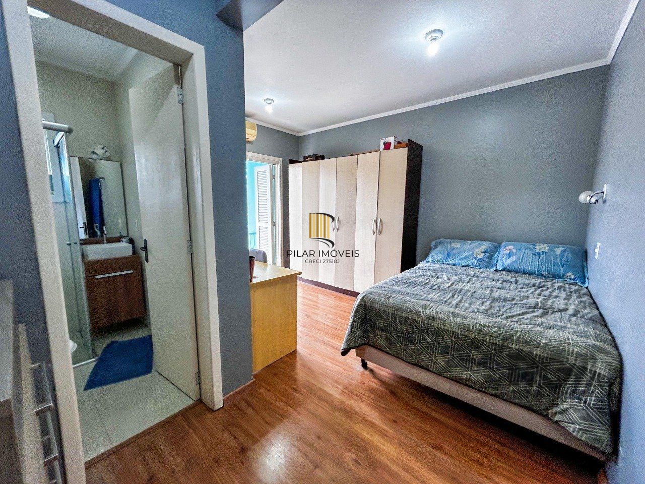 Casa 4 dormitórios no bairro Vila Nova