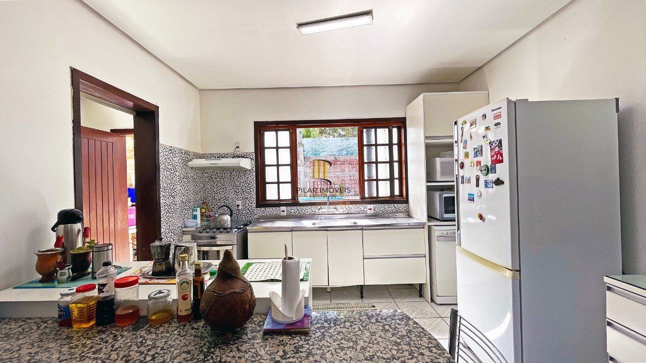 Casa 4 Suítes e 6 vagas de garagem no bairro Jardim Itu
