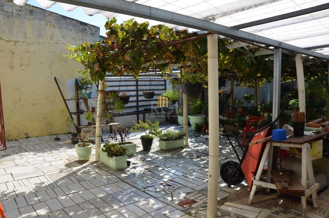 Casa Com 5 dormitórios no Bairro Partenon