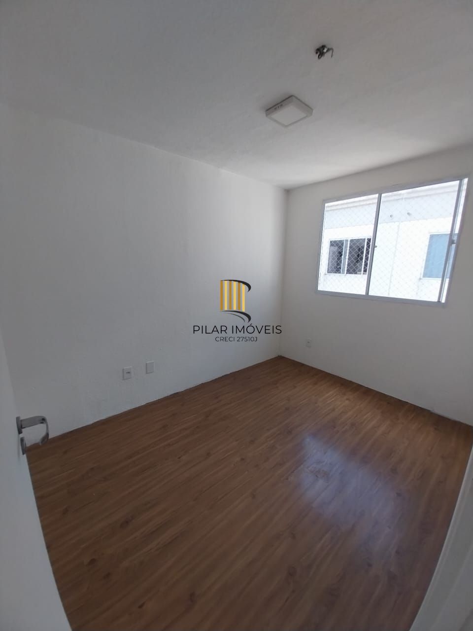 Apartamento com 02 quartos e 01 vaga no Bairro Hípica em Porto Alegre