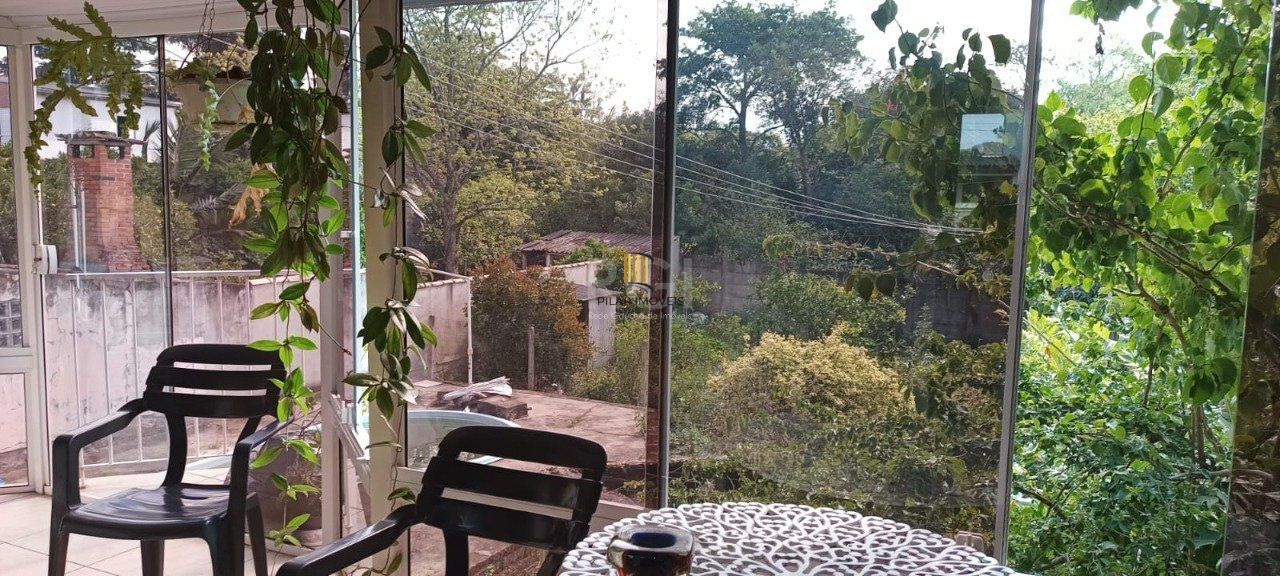 Casa para Venda - 250m², 3 dormitórios, sendo 1 suites, 2 vagas - Vila Nova, Porto Alegre