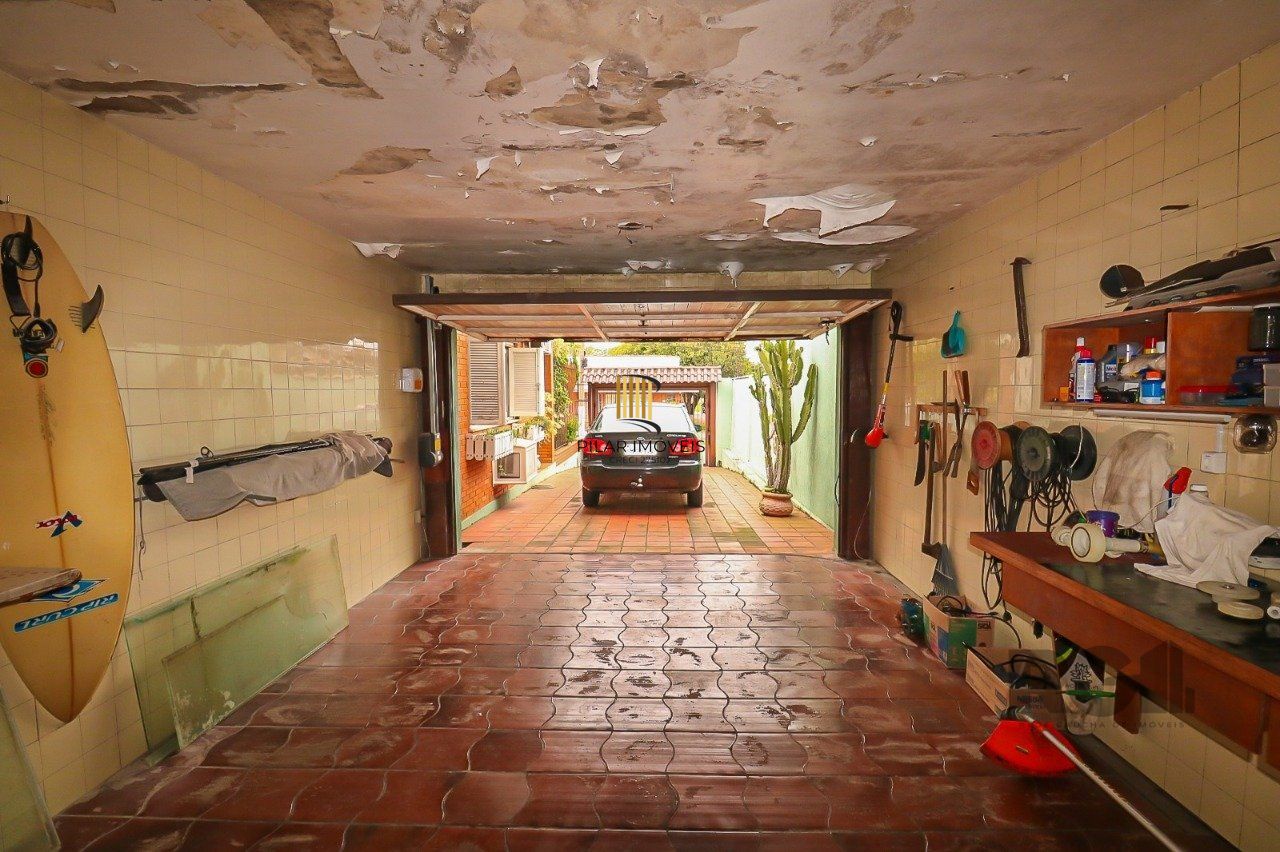 Casa com 2 quartos, vaga de garagem, churrasqueira, com 200m² privativos no centro de Esteio/RS