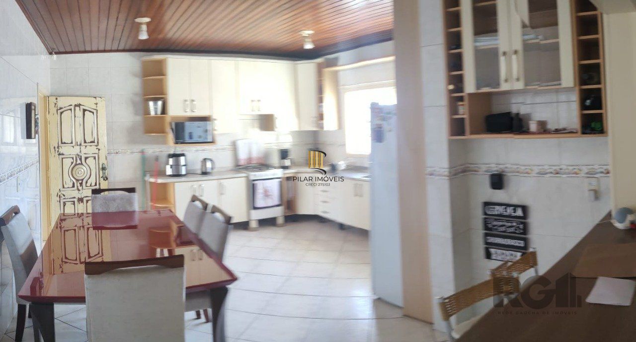 casa com 4 dormitórios, sendo 1 suíte, garagem para dois carros fechada, no bairro Santa Isabel em Viamão