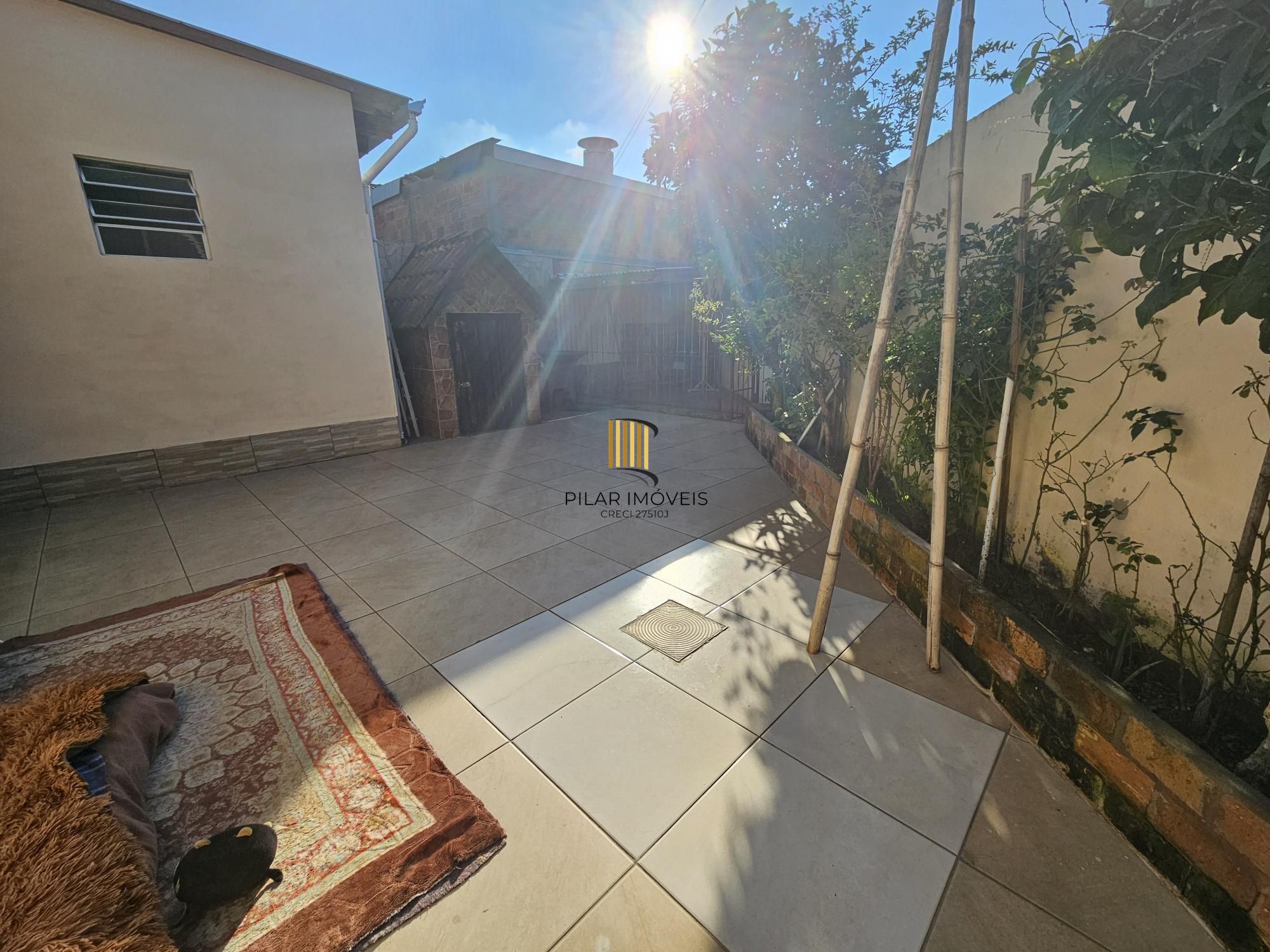 Oportunidade Única! Casa Residencial com 2 Quartos, 2 Banheiros e 2 Vagas de Garagem em Cachoeirinha, Rio Grande do Sul**