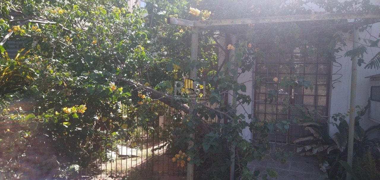 Casa de 4 dormitórios na Av. Teresópolis bairro Teresópolis