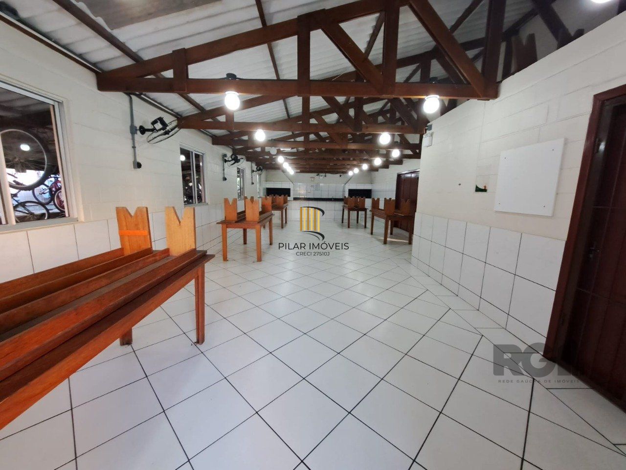 Apartamento semimobiliado de 2 dormitórios no bairro Vila Nova
