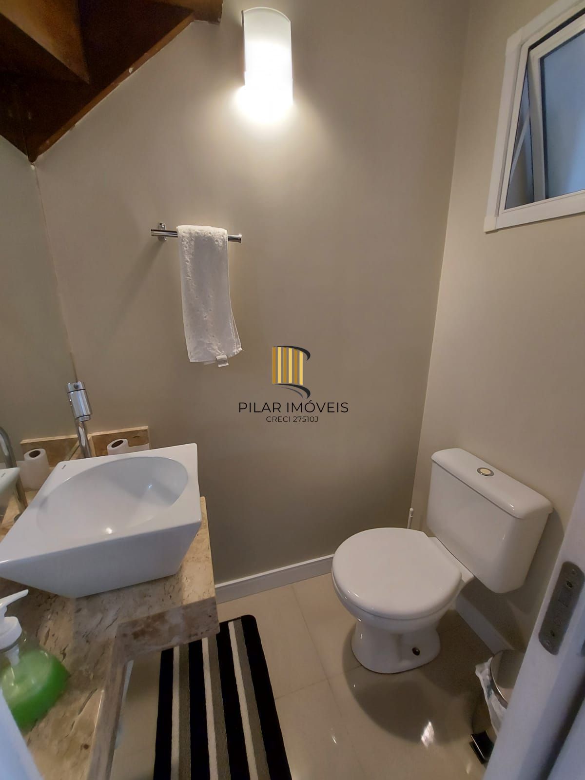 Casa com 02 quartos em Condomínio Fechado no Bairro Vila Nova