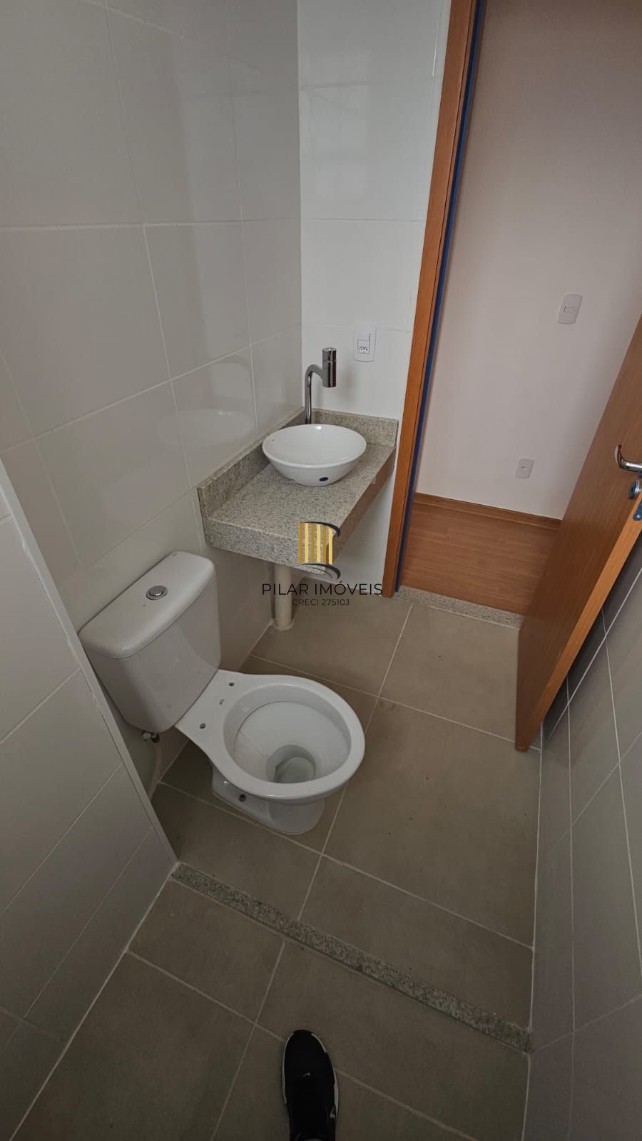 Apartamento 2 dormitórios , suíte , sacada com churrasqueira , 1 vaga de garagem coberta !