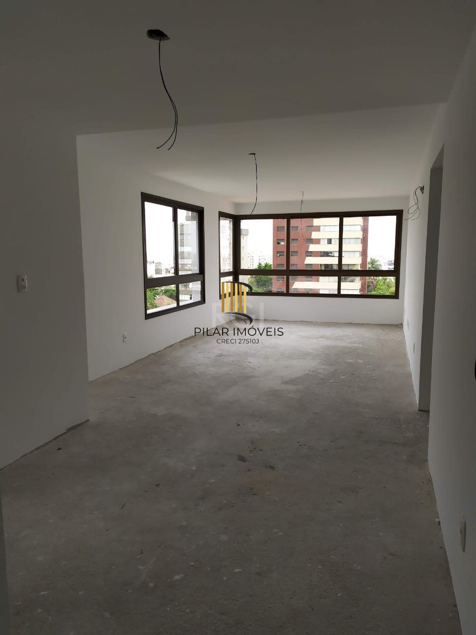 Apartamento para Venda - 90.31m², 2 dormitórios, sendo 2 suites, 2 vagas - Petrópolis