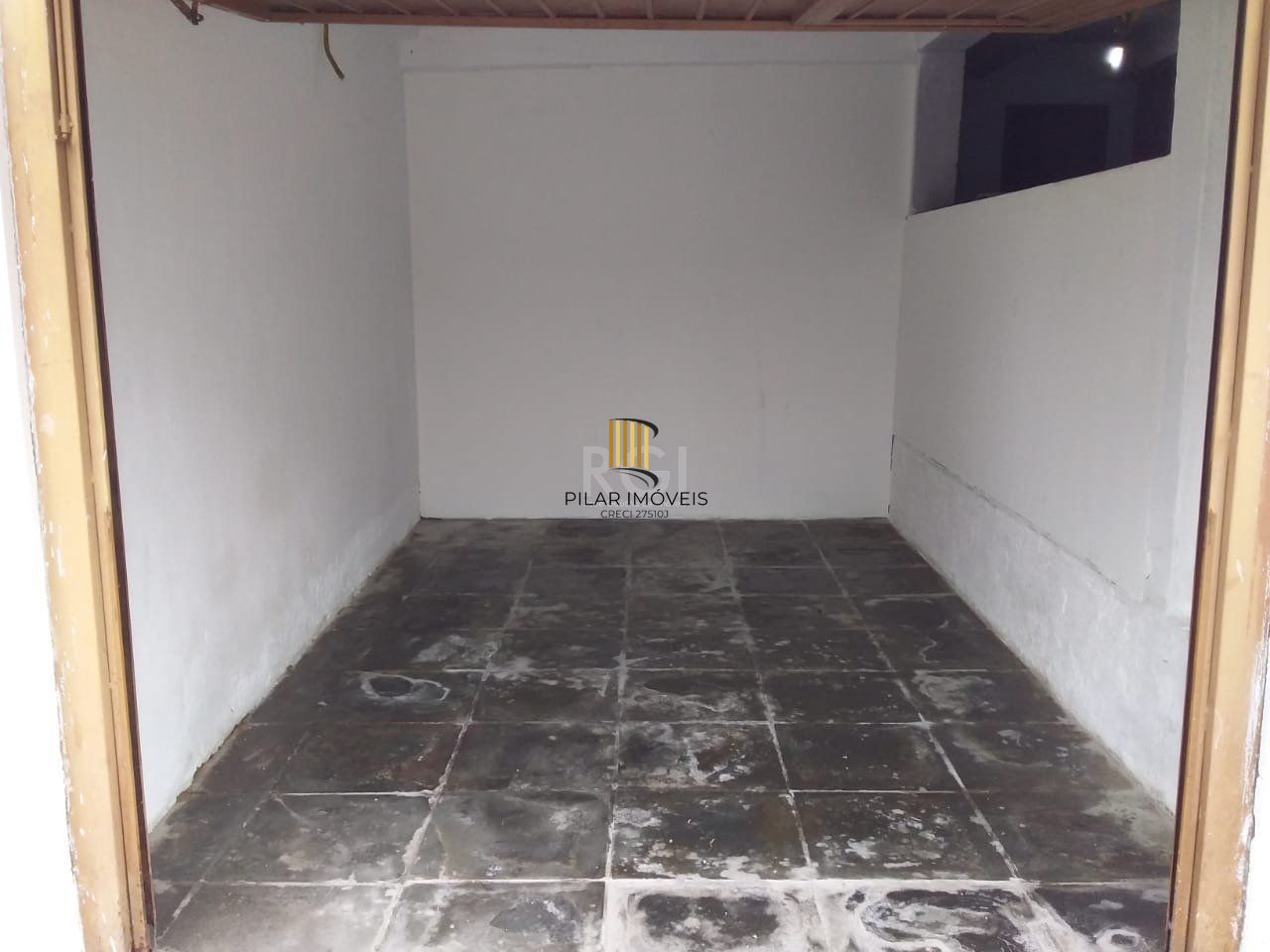 Casa  3 dormitórios, sendo 1 suites, 2 vagas - Medianeira, Porto Alegre/RS
