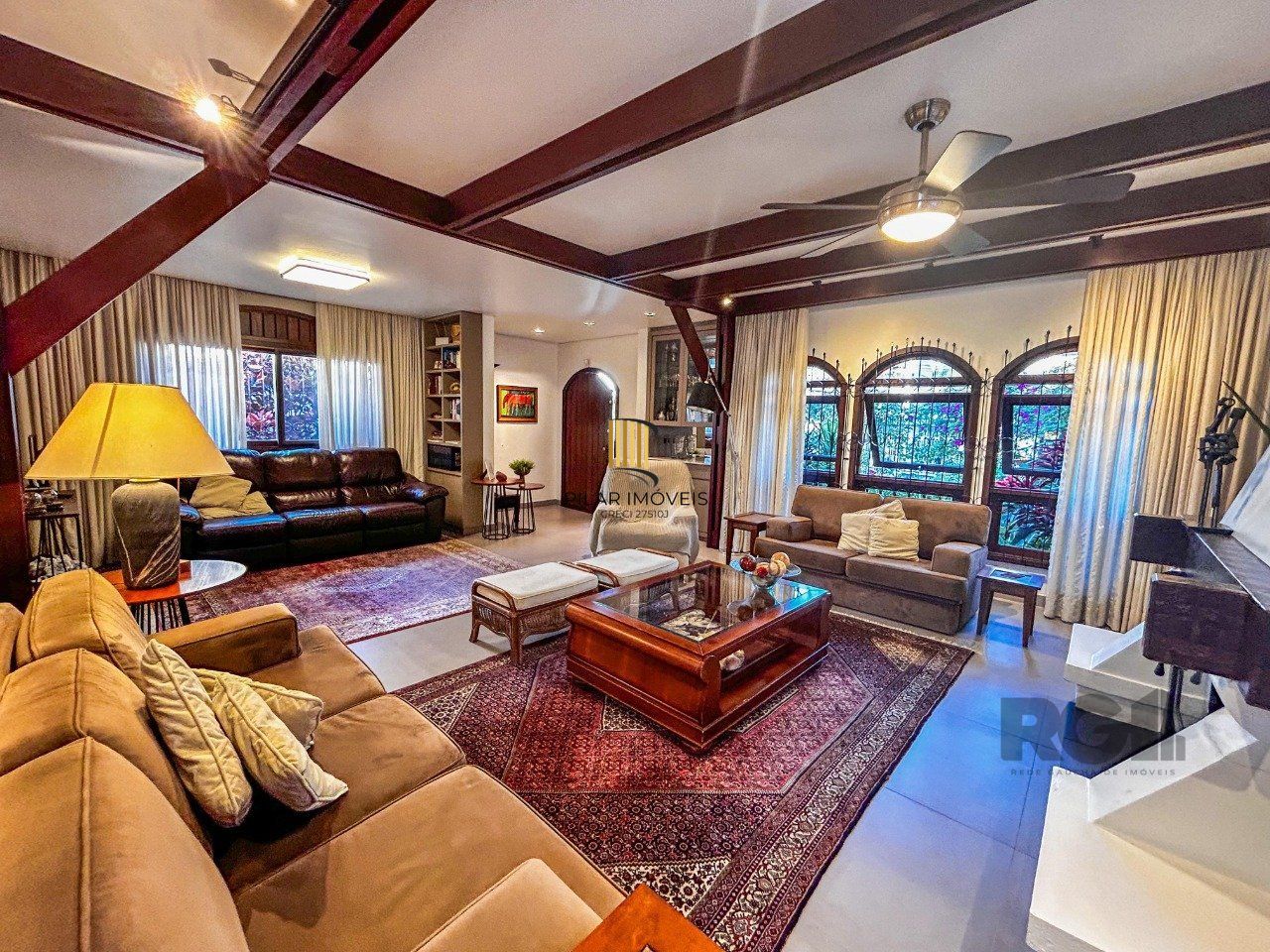 Casa 3 dormitórios, suíte, lareira, churrasqueira,, pátio, vaga garagem com 309 m² privativos. - Pilar Imóveis