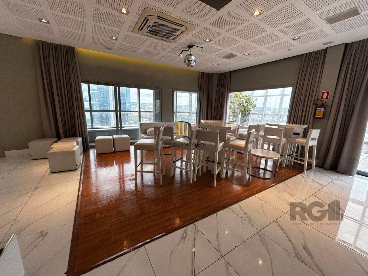 APARTAMENTO, 1 DORMITÓRIO, SACADA COM CHURRASQUEIRA, VAGA DE GARAGEM, BAIRRO PETRÓPOLIS, PORTO ALEGRE/RS