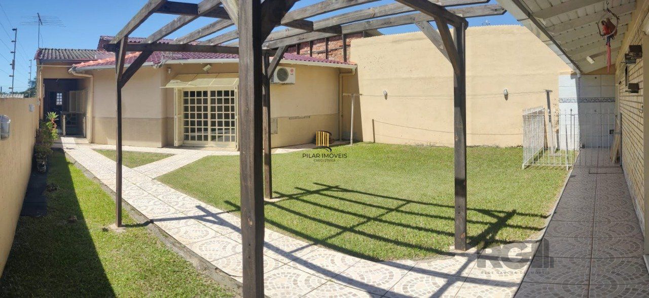 casa com 4 dormitórios, sendo 1 suíte, garagem para dois carros fechada, no bairro Santa Isabel em Viamão