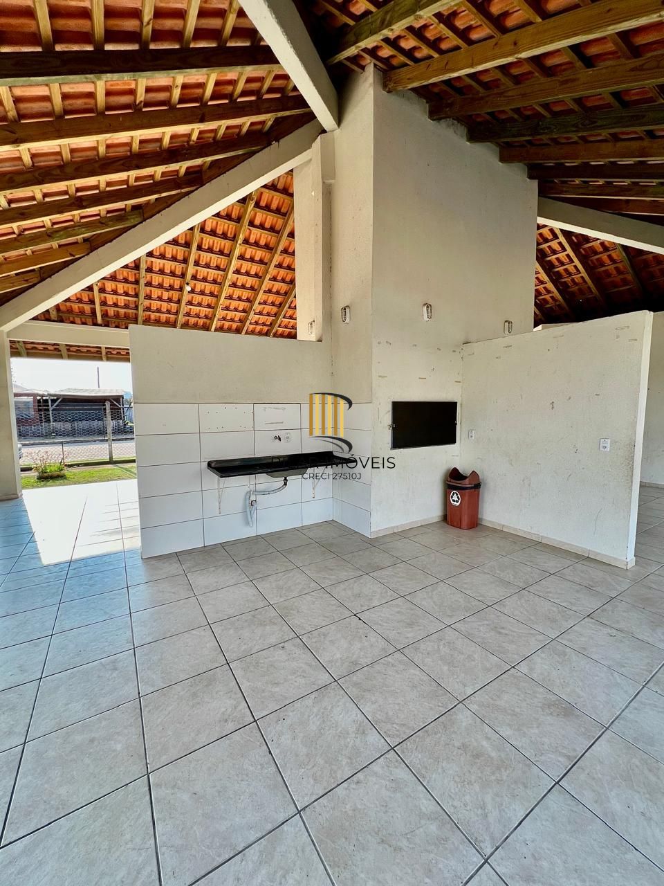 Apartamento Térreo com 02 Quartos.