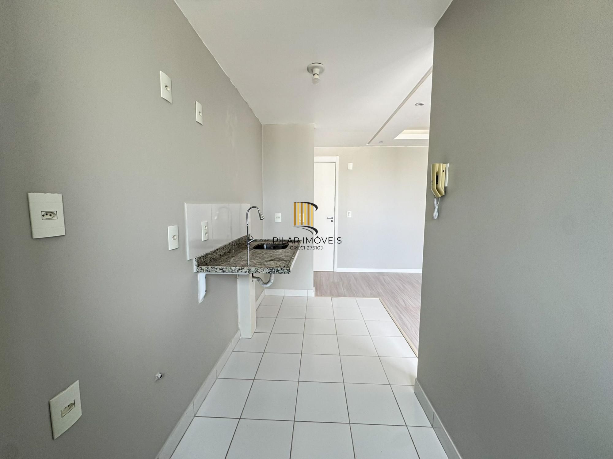 Apartamento com 02 quartos e 01 vaga escriturada no Bairro Humaitá