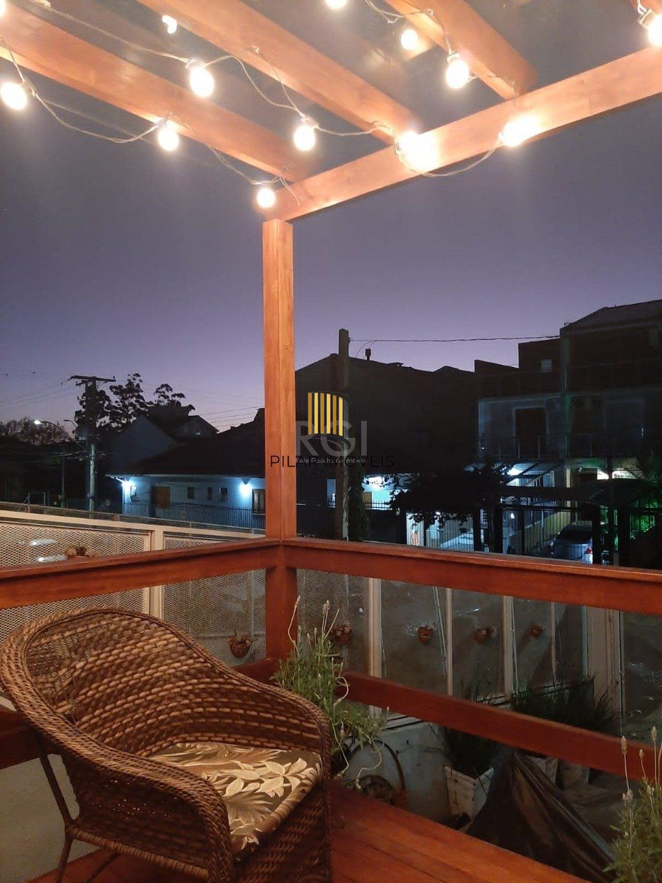 Casa com 3 dormitórios 2 suítes, área gourmet, vaga de estacionamento,  Guarujá,  Porto Alegre RS 