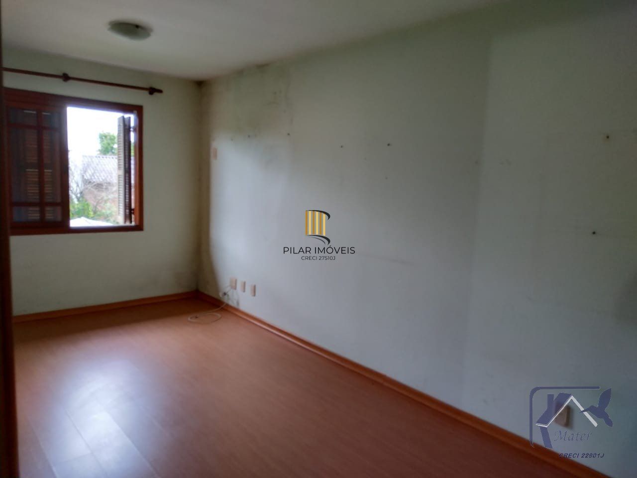 CASA COM 220m², 3 DORMITORIOS, SUITE, 4 VAGAS DE GARAGEM COBERTAS, BAIRRO IPANEMA, EM PORTO ALEGRE, RS