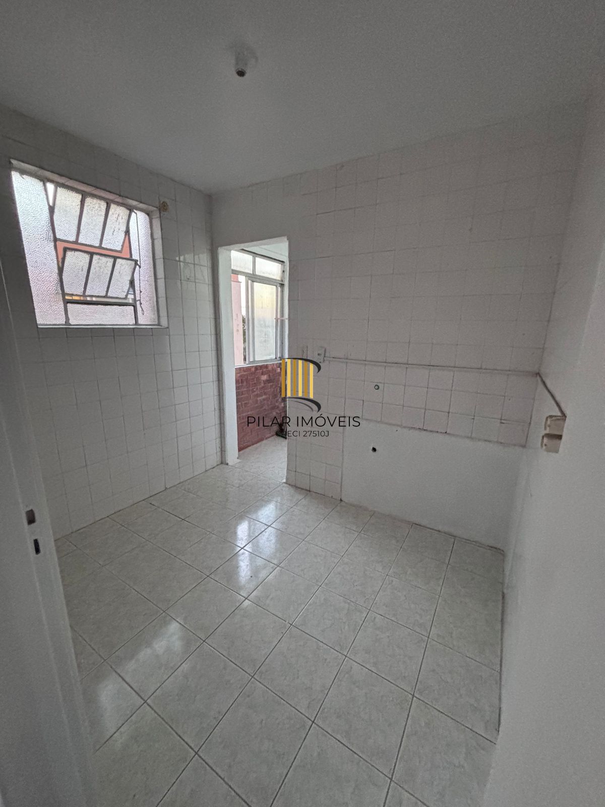 Apartamento de 2 dormitórios com estacionamento rotativo , ultimo andar sem elevador , com vista !