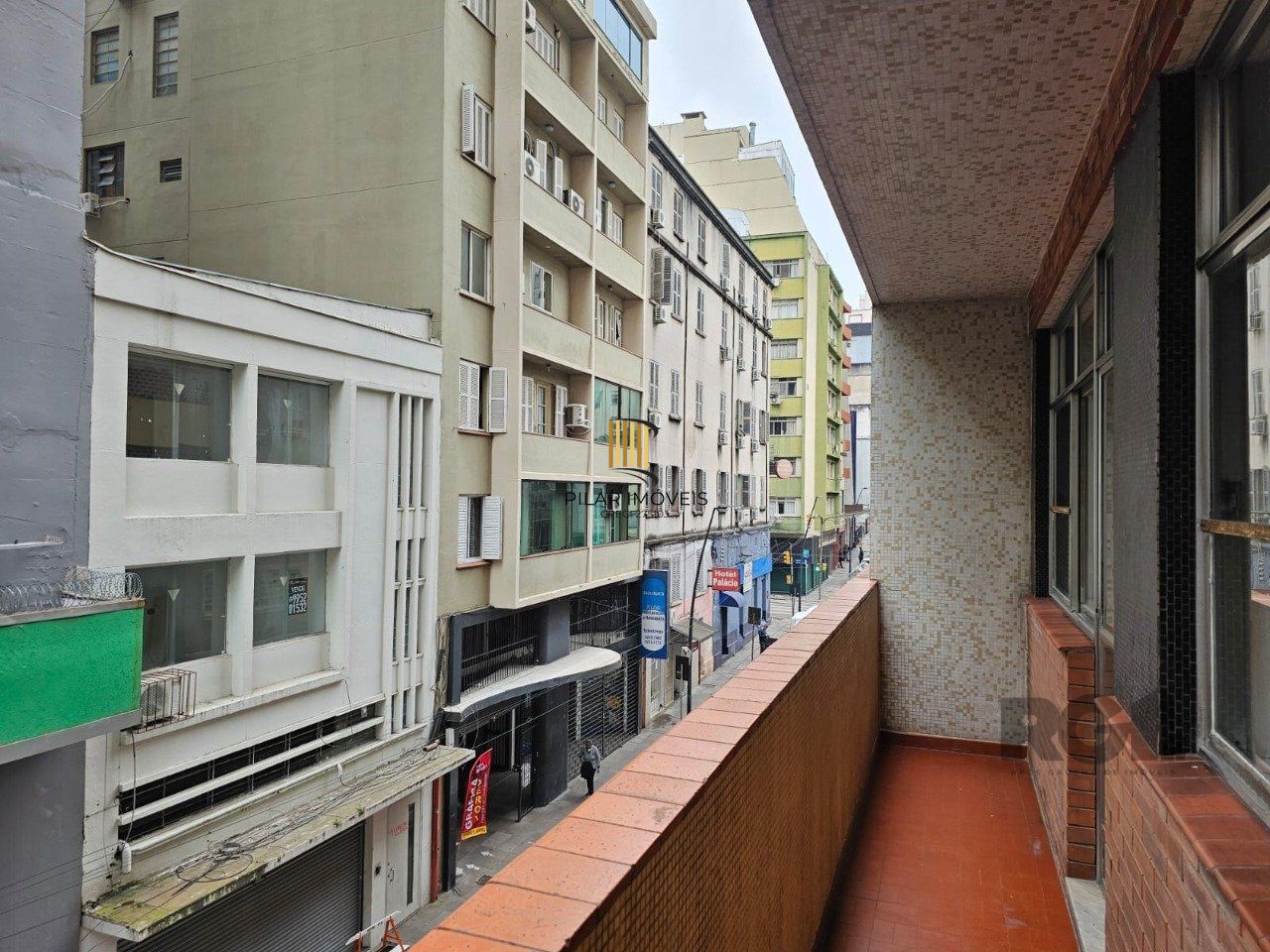 MEGA APARTAMENTO DE 169M² ,  COM SACADA, 3 DORMITÓRIOS, NO CENTRO DE PORTO ALEGRE -RS