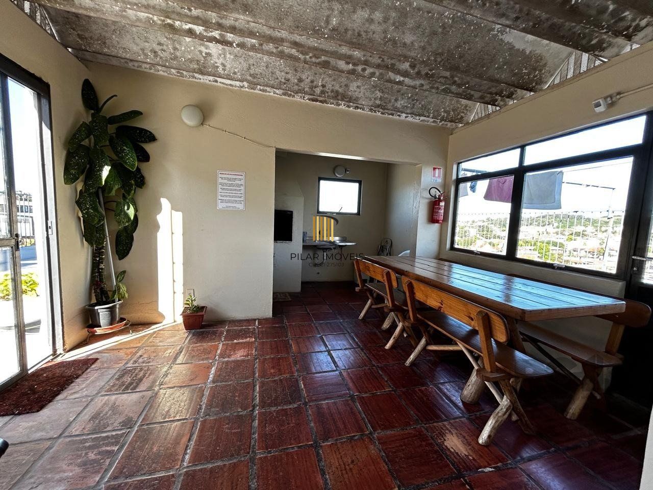 APARTAMENTO JK COM 1 QUARTO E GARAGEM COBERTA NO BAIRRO CAMAQUA PRÓXIMO À OTTO NIEMEYER