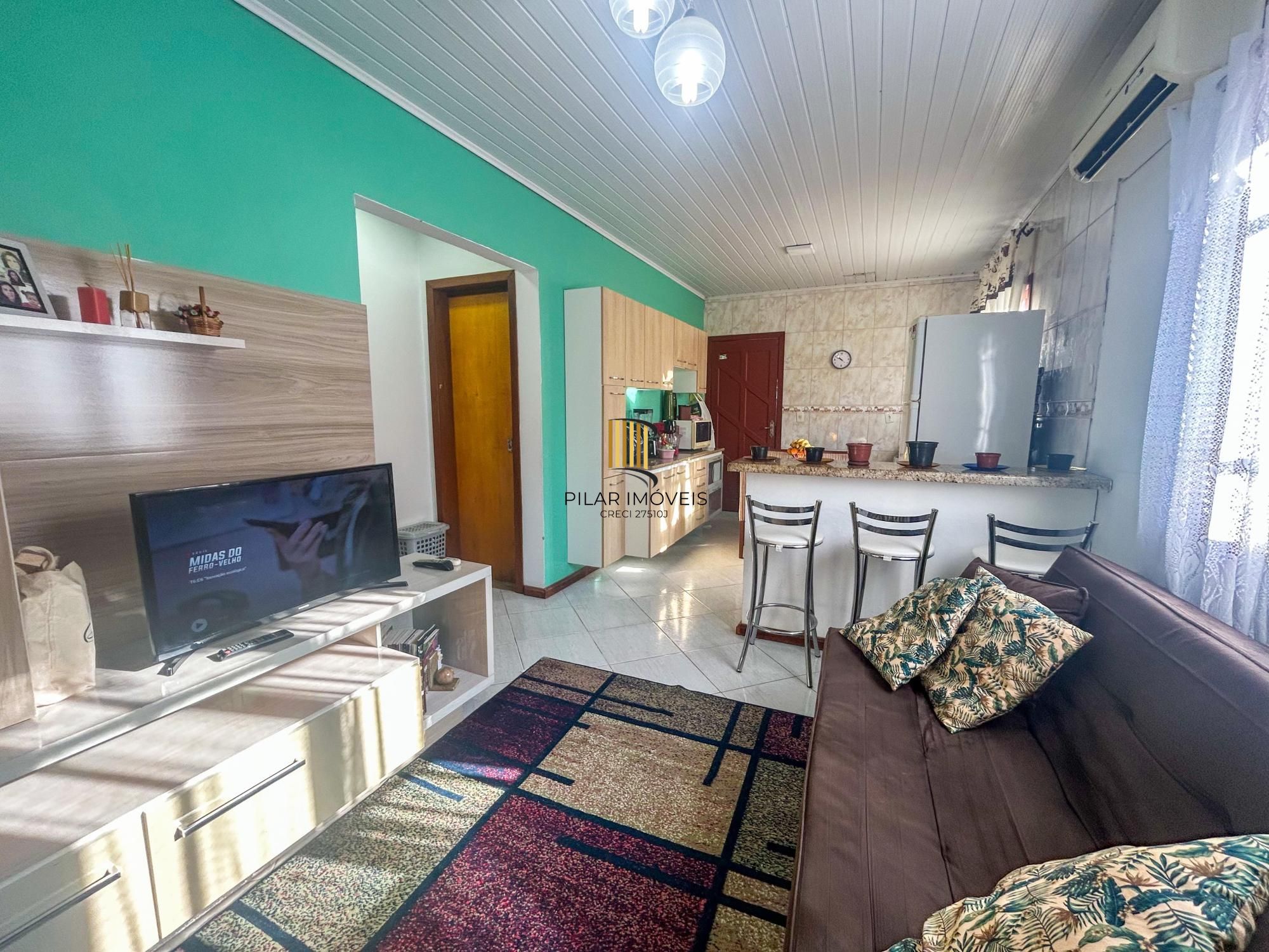 Casa 02 dormitórios e demais peças, amplo terreno plano com 300m².