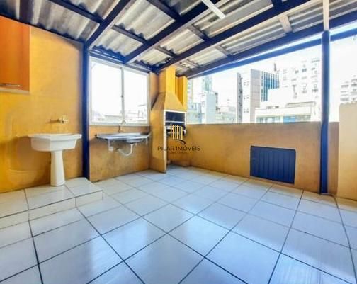 Cobertura horizontal 1 dormitório com 65m2 no Centro Histórico de Porto Alegre.