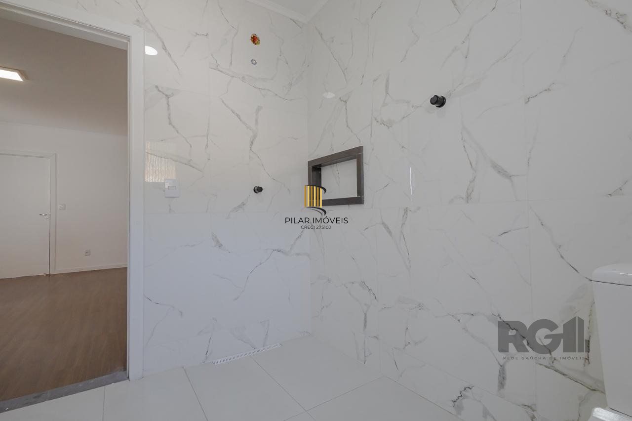 Casa de 3 dormitórios, suíte no bairro Teresópolis com 4 vagas de garagem