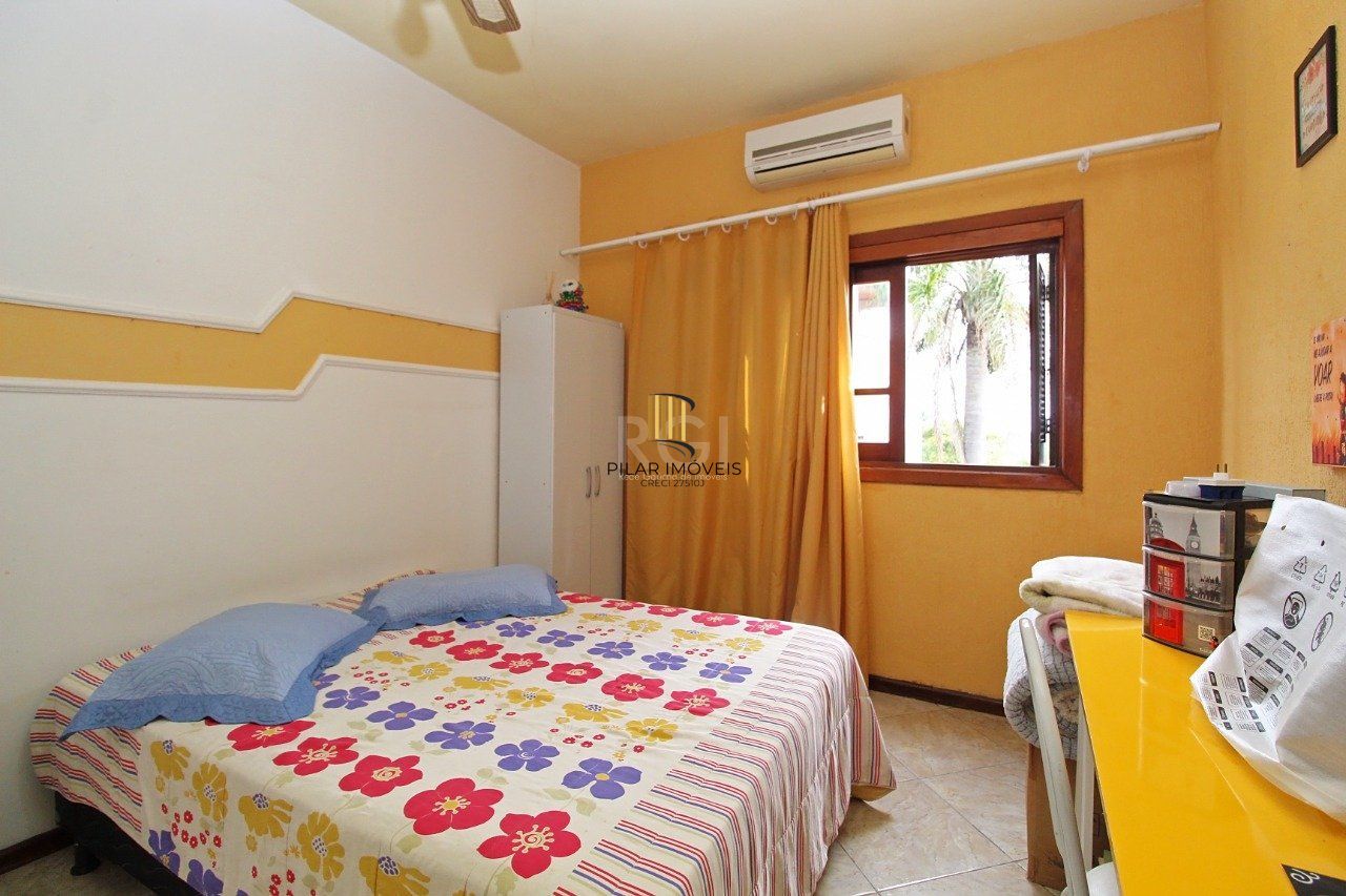 Casa para Venda - 339m², 3 dormitórios, 2 vagas - Vila Nova, Porto Alegre