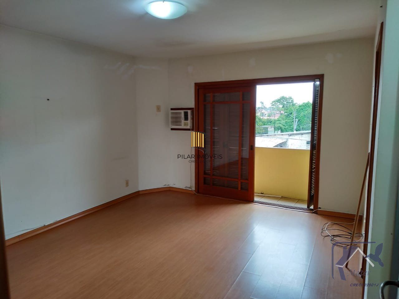 CASA COM 220m², 3 DORMITORIOS, SUITE, 4 VAGAS DE GARAGEM COBERTAS, BAIRRO IPANEMA, EM PORTO ALEGRE, RS