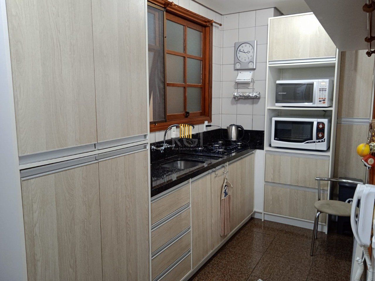 Apartamento com 128.25m², 3 dormitórios, sendo 2 suites, 1 vaga, Petrópolis,