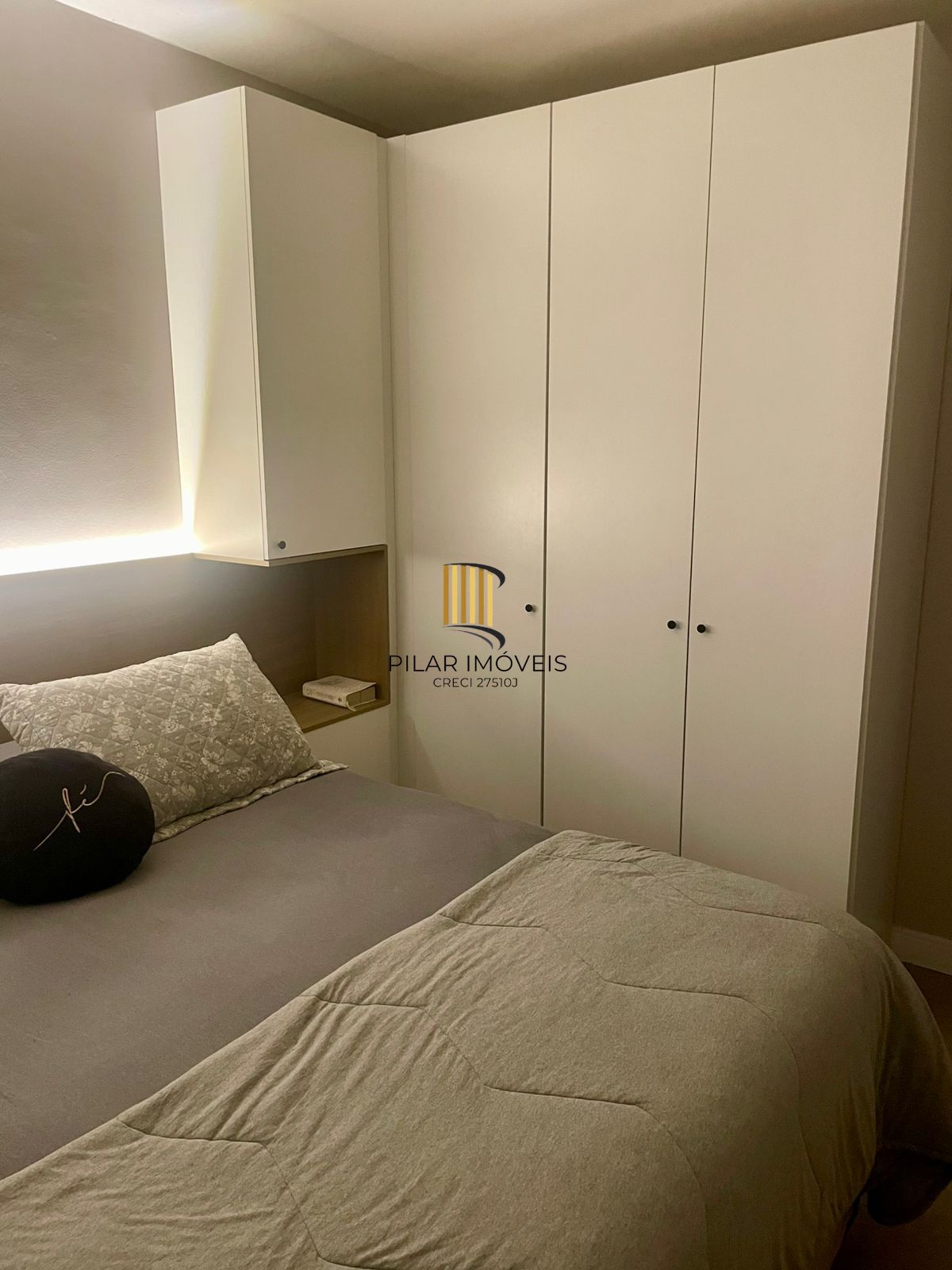 Apartamento com 02 quartos e 01 vaga escriturada no Bairro Cavalhada