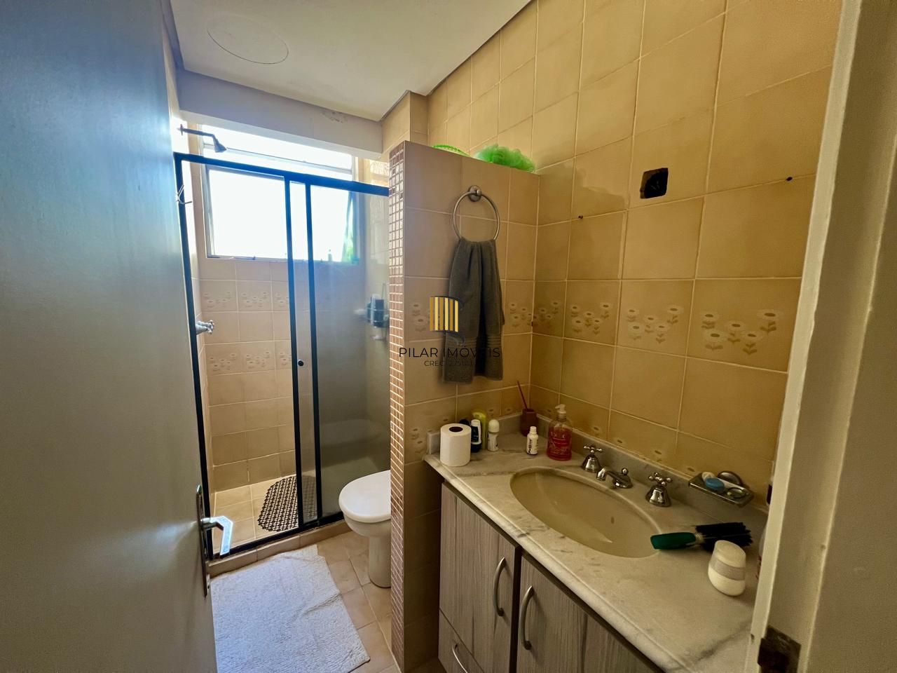 Apartamento 3 dormitorios, 1 suite, 2 vagas de garagem mais dependência de empregada no bairro tristeza.