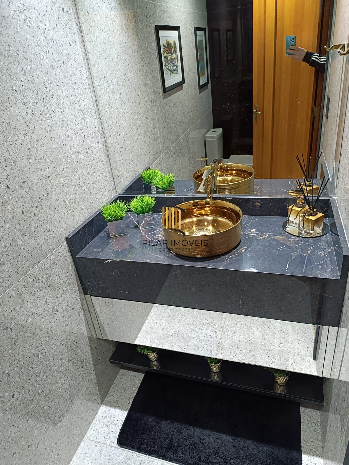Casa em Condomínio com 03 quartos (01 suíte com closet) e 06 vagas no Ecoville