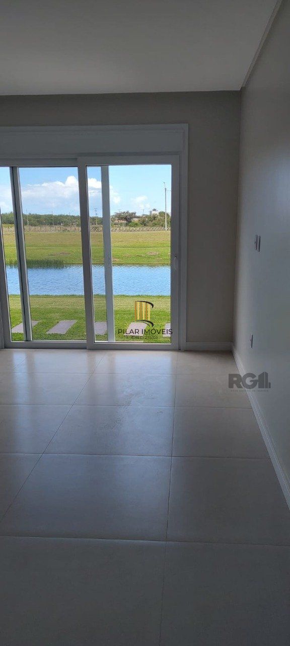Casa em condomínio com 3 dormitórios, sendo todos suítes em Torres