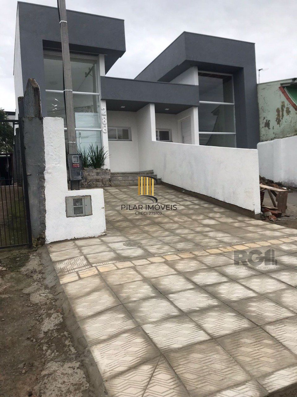 Casa 3 dormitórios no bairro COHAB A